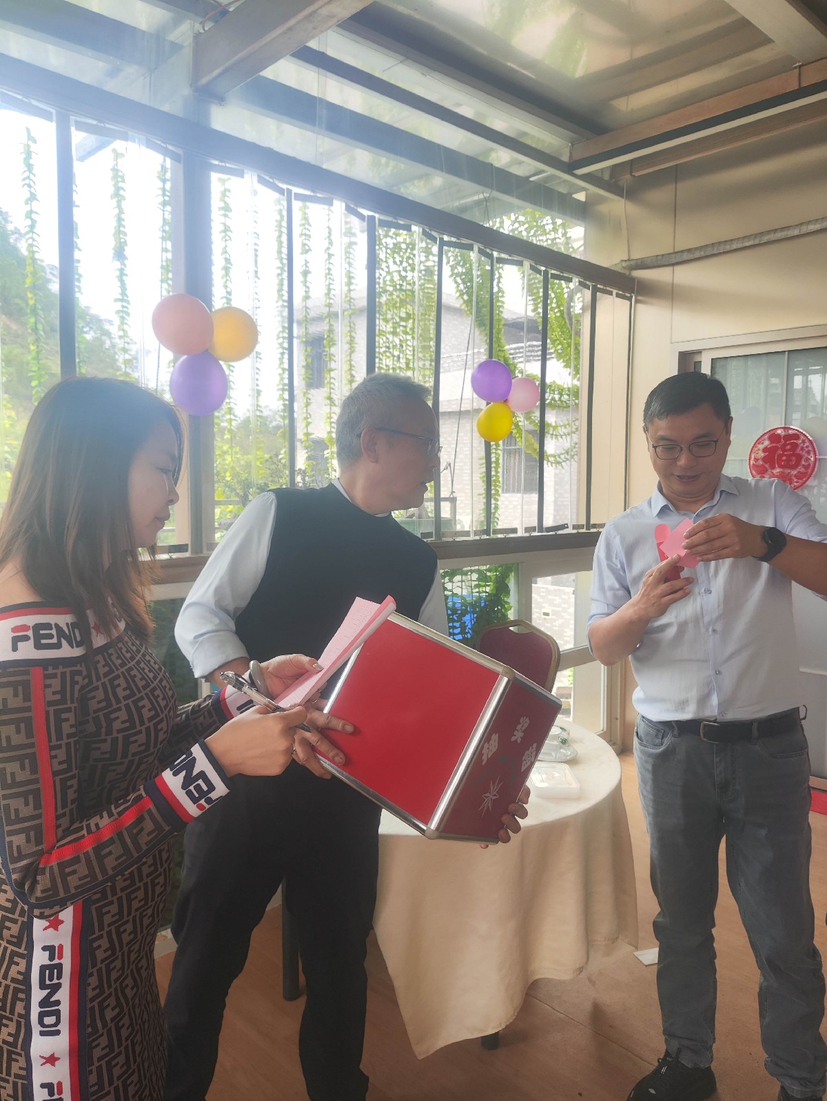 張總第二輪抽獎(jiǎng)(誰(shuí)是幸運(yùn)兒呢)(1).jpg 張總第二輪抽獎(jiǎng)(誰(shuí)是幸運(yùn)兒呢)(1).jpg